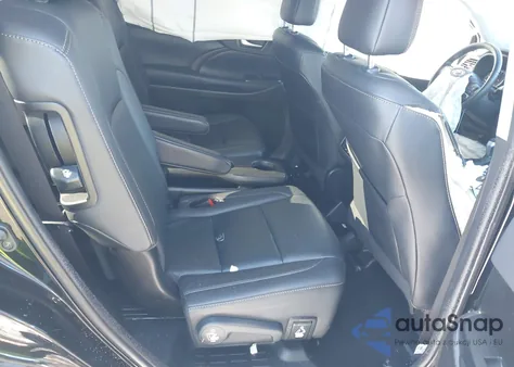 2019 Toyota Highlander Xle z USA, uszkodzony, nr VIN 5TDJZRFH9KS606361